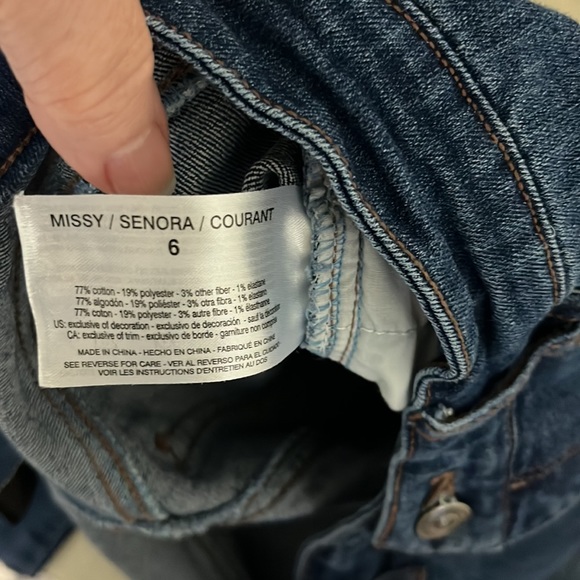 Daisy Fuentes Paulina Best Friend size 6 Women’s embroidered jeans. - Picture 6 of 8